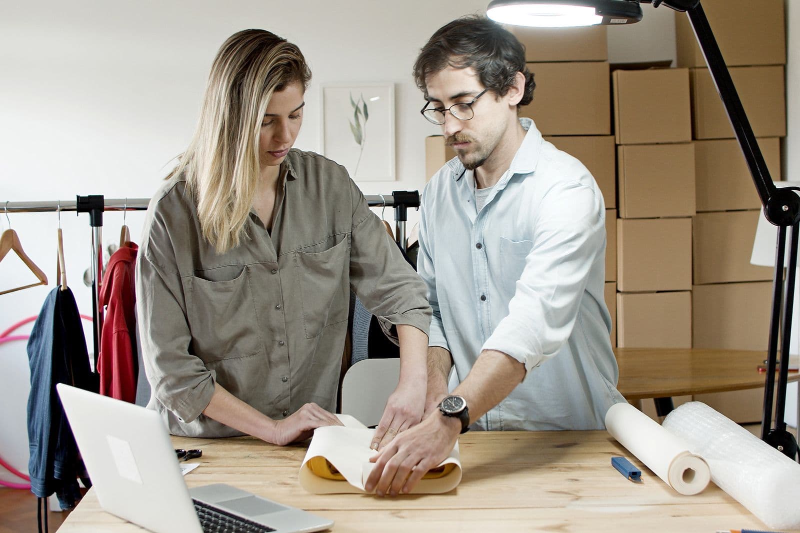 Online retail team packing orders